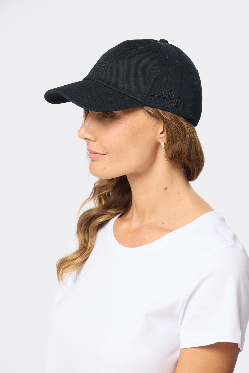 GORRO CON VISERA DE LONA Negro