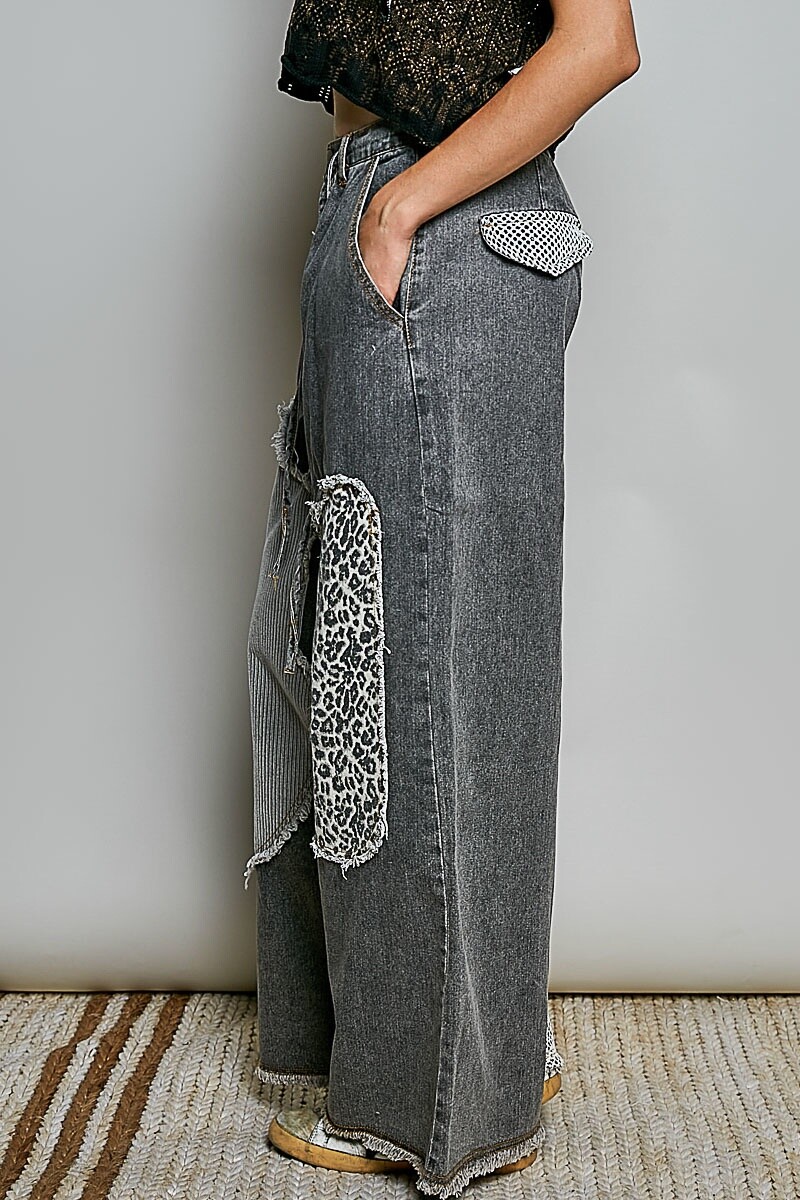 PANTALON CON PARCHE Negro