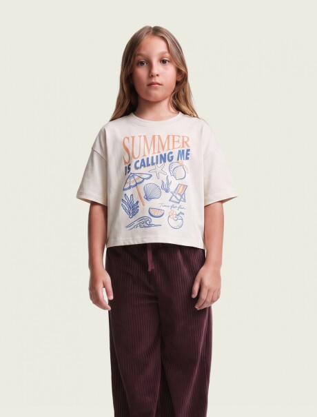 BLUSA INFANTIL MODELO CROPPED CON ESTAMPA BEIGE