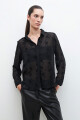 Camisa plumetti bordado floral negro