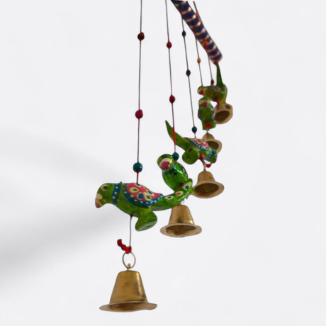 Campana de Viento Oriental Loro