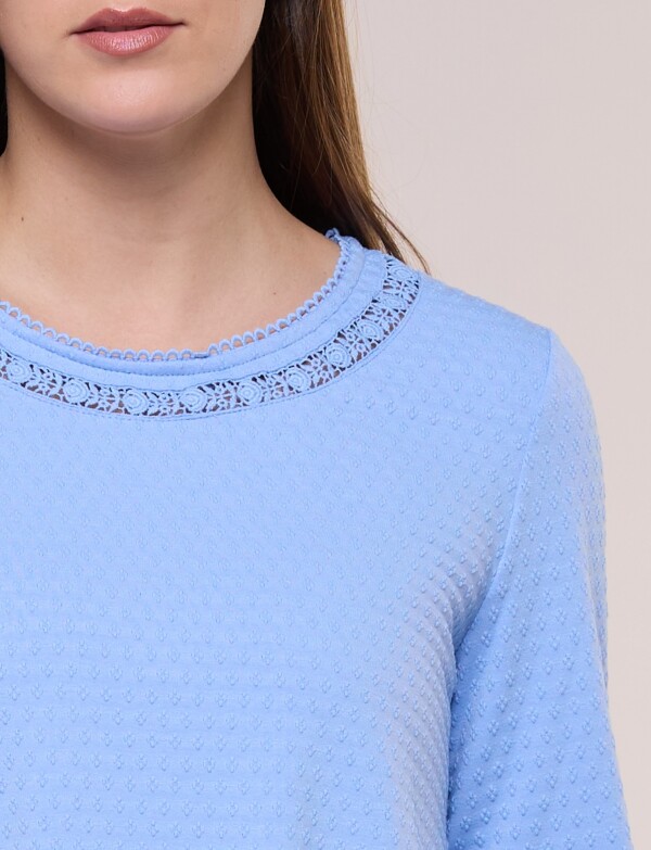 Remera Manga 3/4 Con Detalle De Puntilla Calada CELESTE