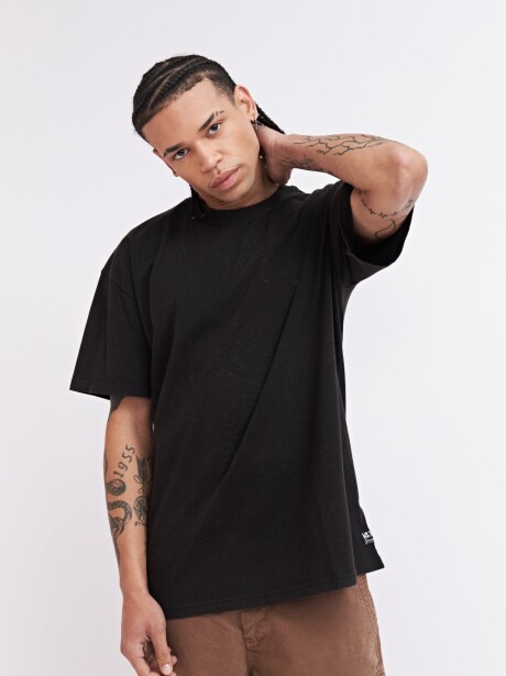REMERA NAZARE NEGRO