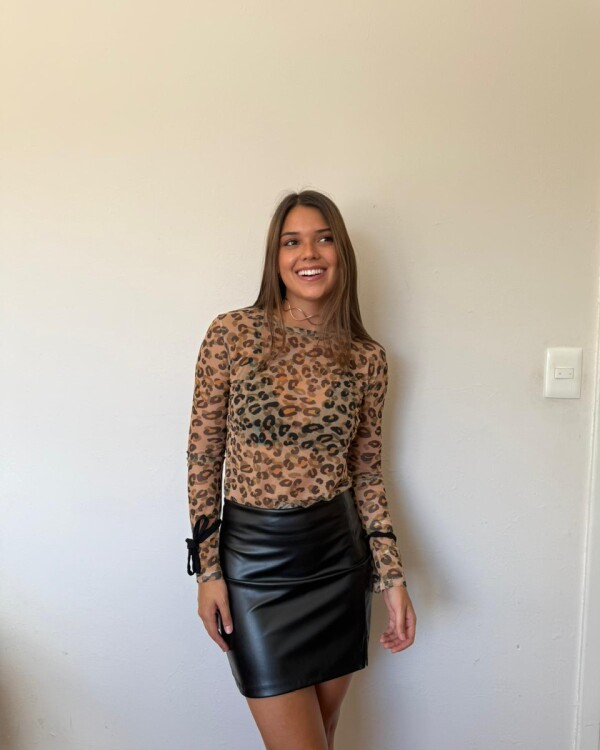 Remera print microtul beige oscuro