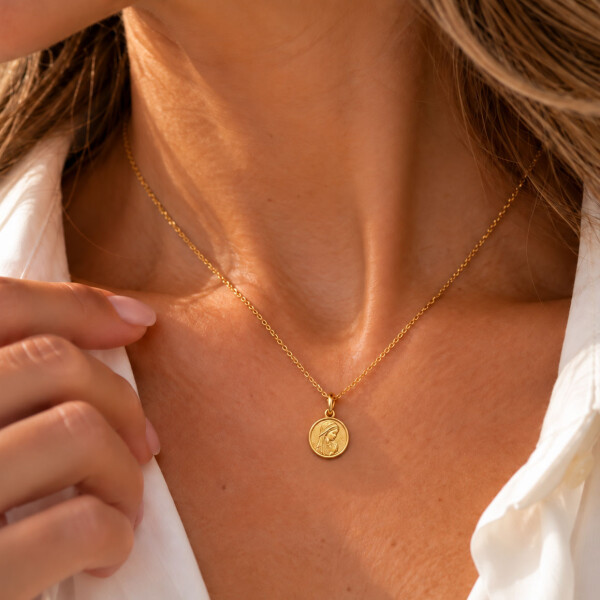 Medalla Religiosa Virgen Niña de Oro Amarillo 18k Medalla Religiosa Virgen Niña de Oro Amarillo 18k