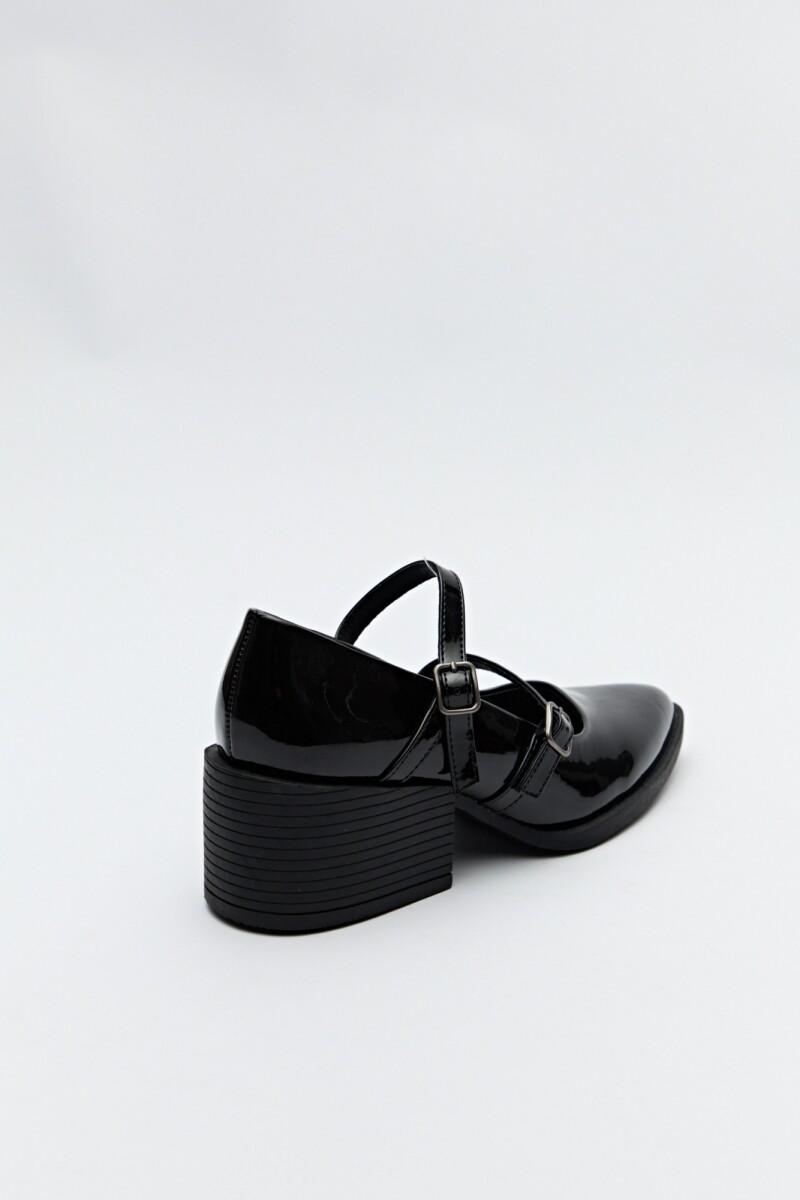 ZUECO NUVUS Charol Negro
