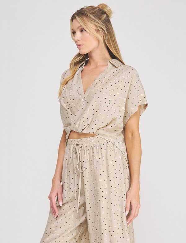 Blusa Crop Cruzada Con Lunares BEIGE
