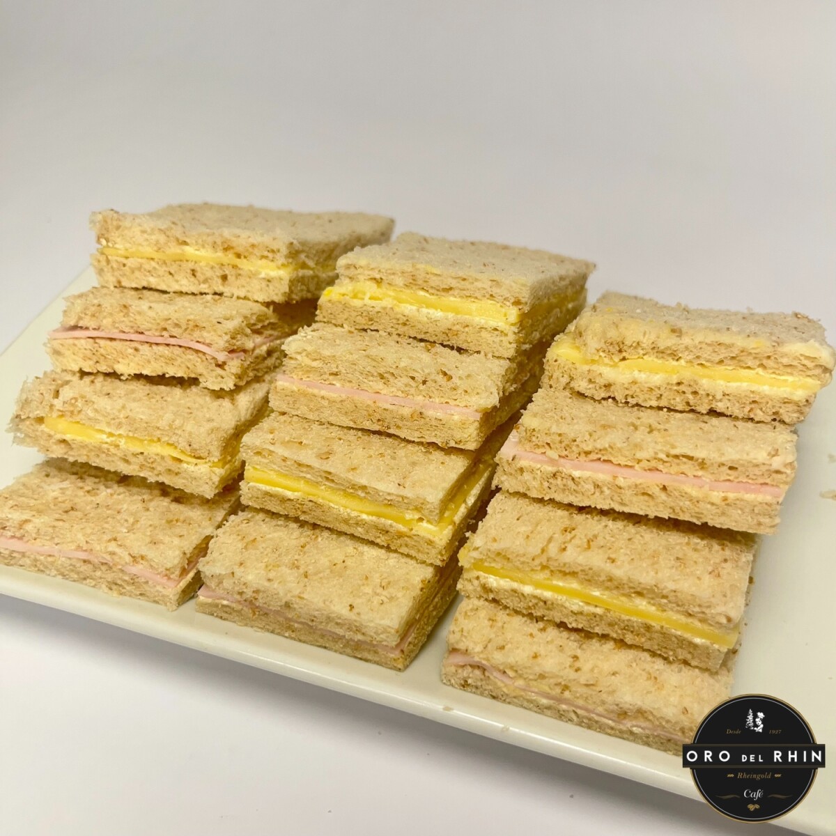 Sandwiches JyQ x12 - en Pan Negro 