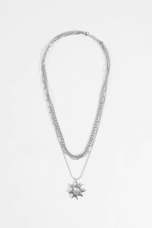 Collar triple cadena dije sol acero plateado