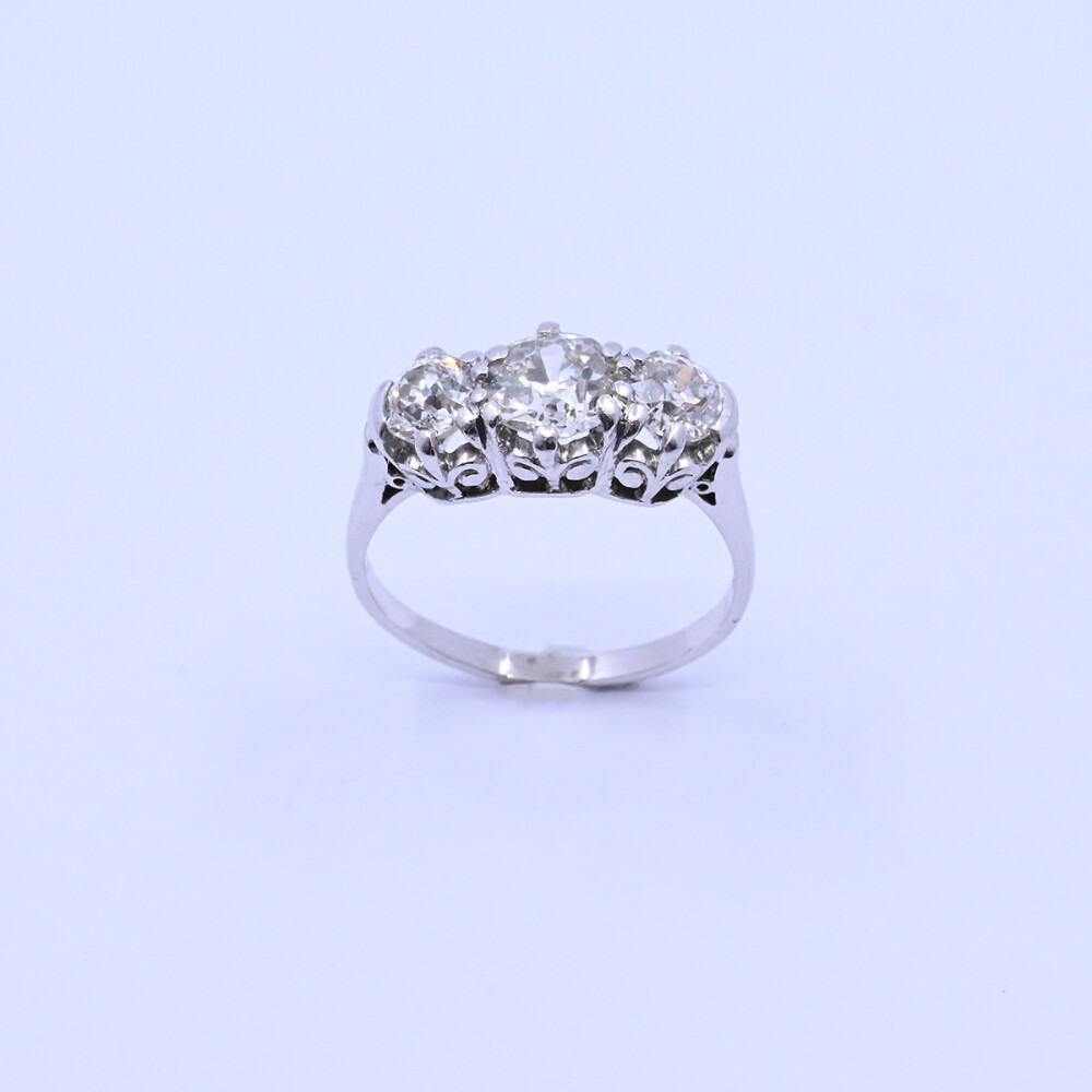 Anillo oro 18k blanco con 3 brillantes Anillo oro 18k blanco con 3 brillantes