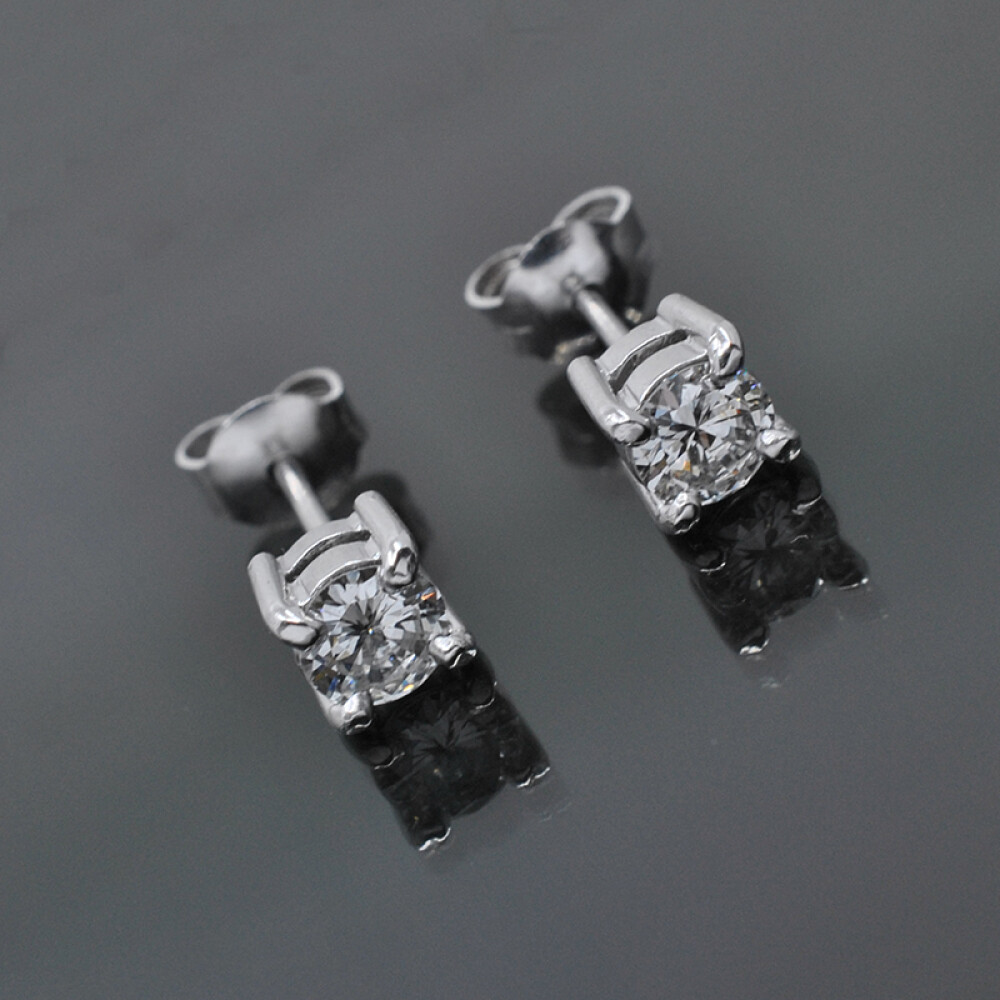 Caravanas en oro 18k blanco y brillantes Caravanas en oro 18k blanco y brillantes