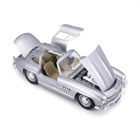 Auto de Colección Bburago Escala 1:24 MERCEDES BENZ PLATA