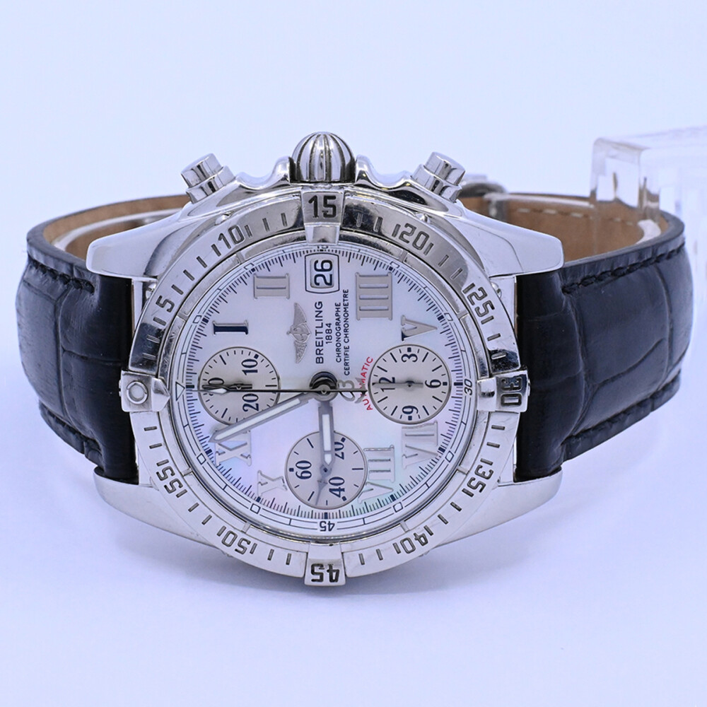 Breitling Chrono Cockpit A 13358 automatic 39 mm madre perla dial, año 2008. Breitling Chrono Cockpit A 13358 automatic 39 mm madre perla dial, año 2008.