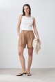 Short de lino con pinzas tostado