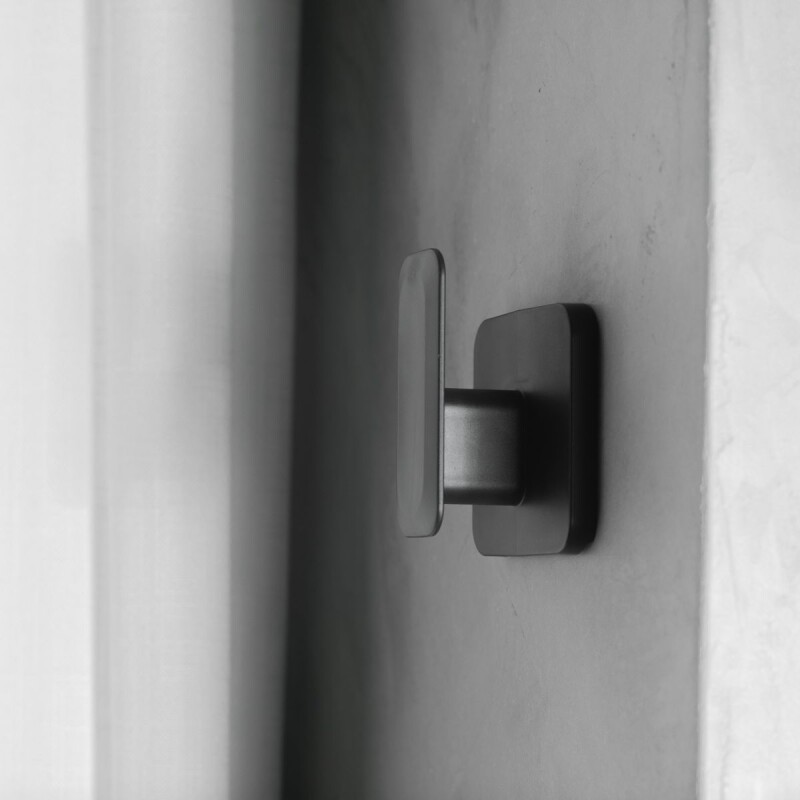 Set x2 percheros de baño con adhesivo resistente Negro