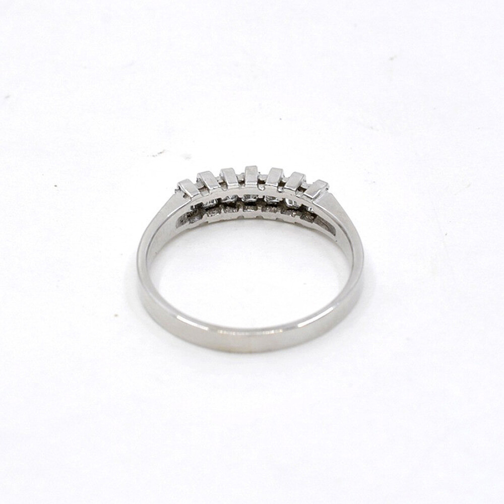 Anillo En Platino Con Brillantes Baguette Anillo En Platino Con Brillantes Baguette