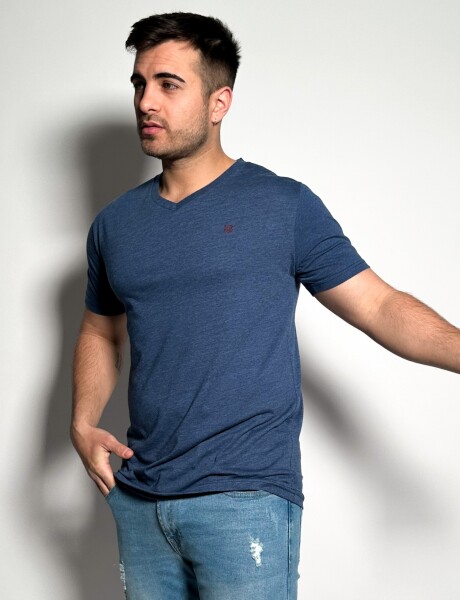 Remera lisa escote V Vex Denim