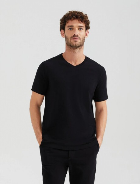 CAMISETA BÁSICA MODELO SLIM EN FLAMÉ NEGRO