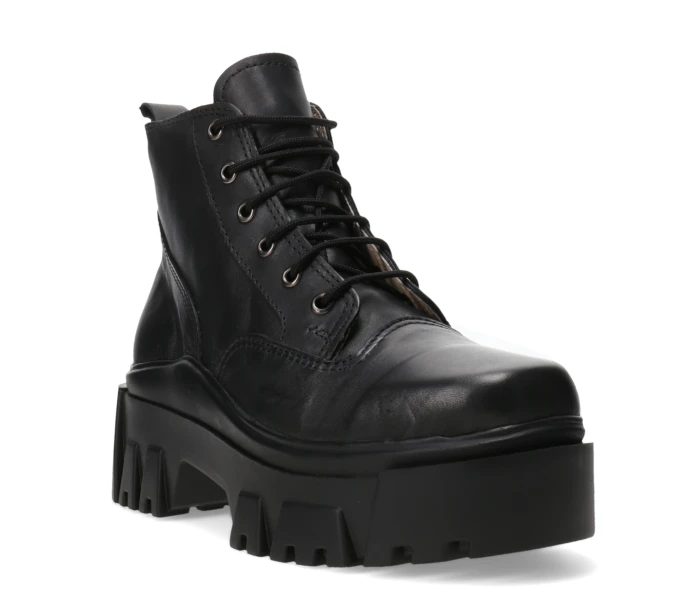 Bota TAI acordonada de cuero Black