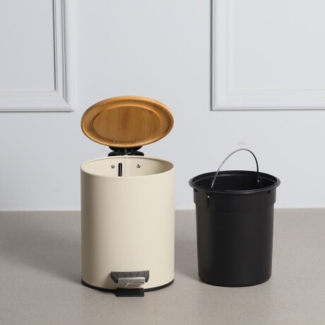 Papelera C/Pedal 5 Lts 14CM X Alto 27CM Papelera C/Pedal 5 Lts 14CM X Alto 27CM