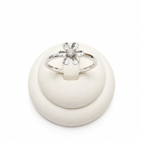 Anillo con flor al centro y zirconia Anillo con flor al centro y zirconia
