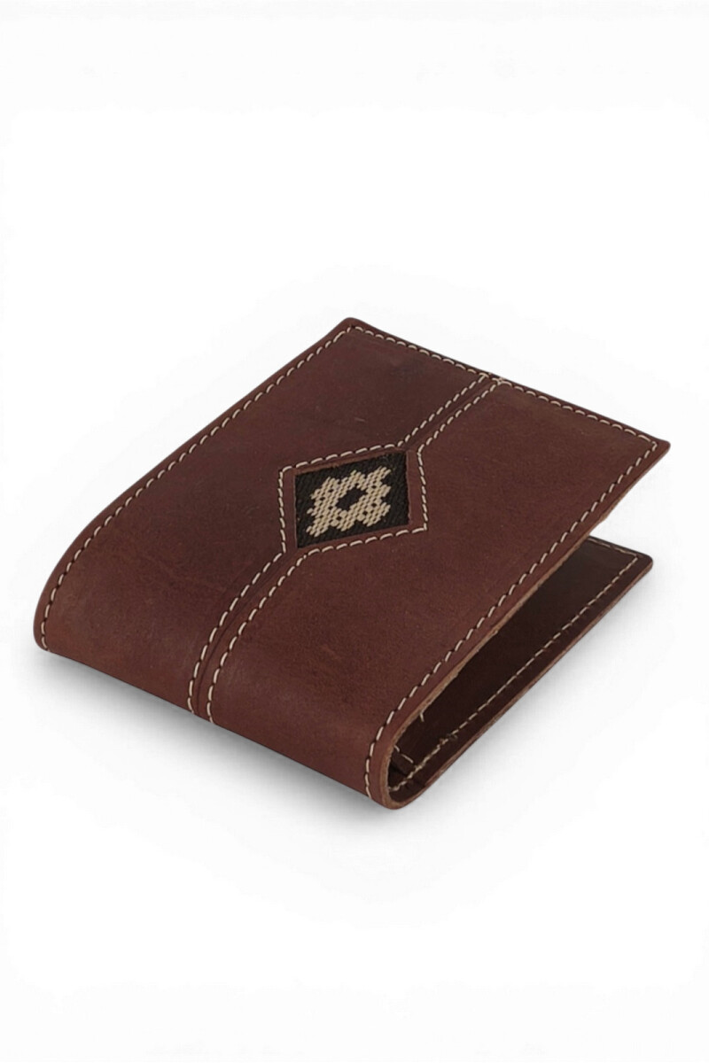 Billetera de cuero con detalle en guarda pampa Marrón