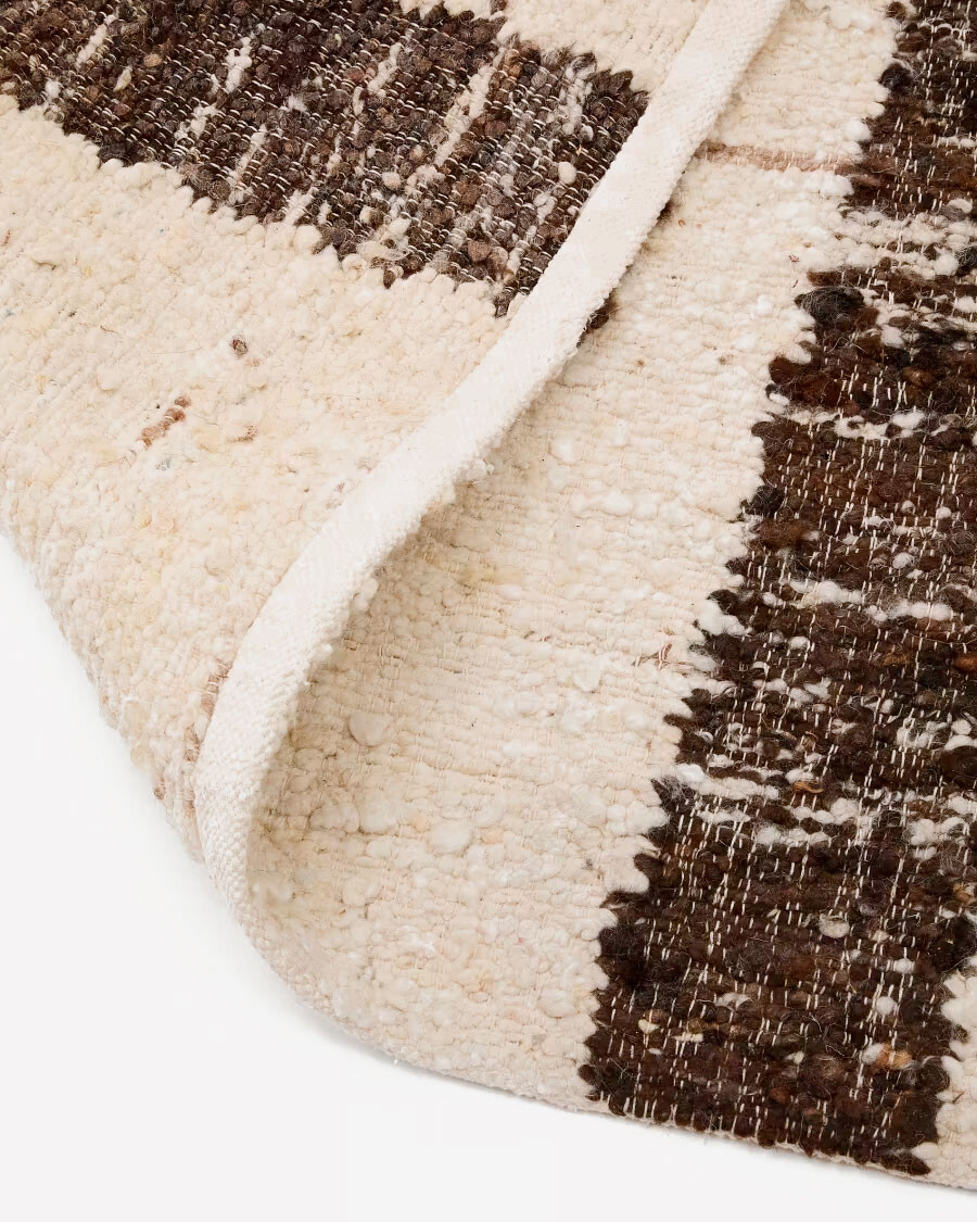 Alfombra Hadin jacquard gráfico de lana blanca y negro 160 x 230 cm Alfombra Hadin jacquard gráfico de lana blanca y negro 160 x 230 cm