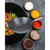 Wok antiadherente Cuori Carbone con mango y asa de madera 35cm Wok antiadherente Cuori Carbone con mango y asa de madera 35cm