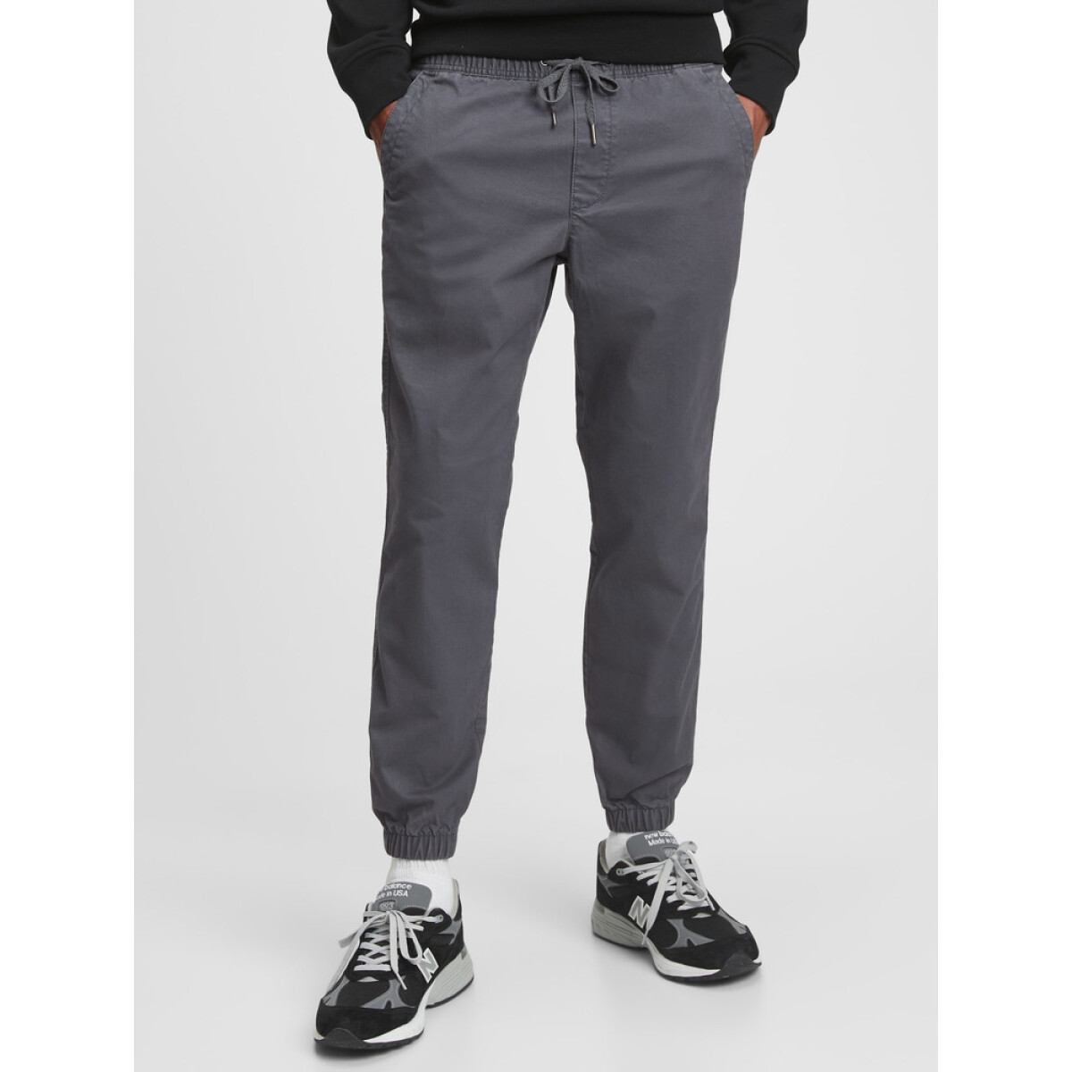 V-ESSENTIAL JOGGER - DARK PEARL 