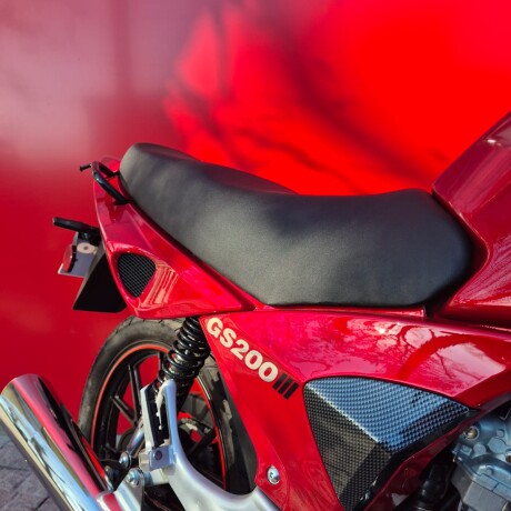 Yumbo GS200 III LX Rojo
