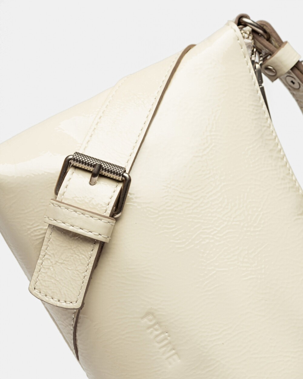 Mini bag Pocket en cuero charol arrugado Natural