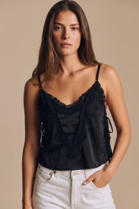 Top Con Encaje Negro