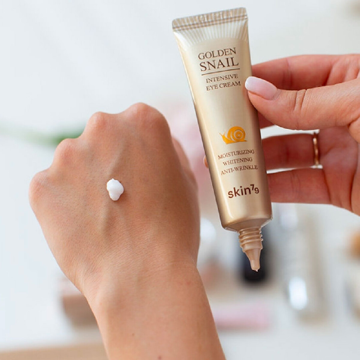 Contorno de Ojos Intensivo Golden Hidratante, iluminador y Despigmentante x 35 ml PREVENTA 