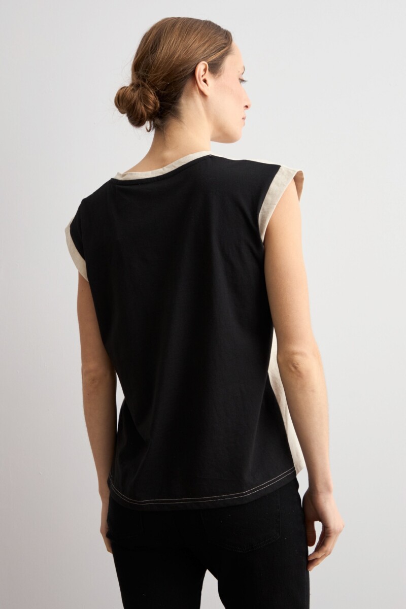 Remera bicolor con botones beige melange