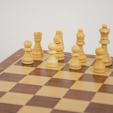 Juego De Mesa Ajedrez En Madera Tablero Y Piezas Madera