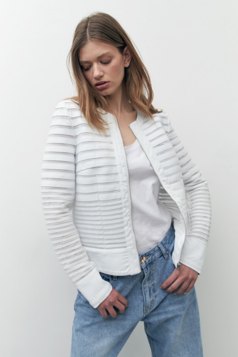 Chaqueta eco cuero con tul blanco