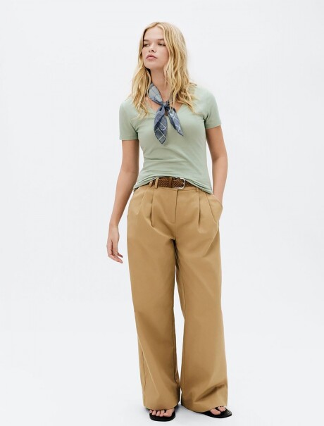 CAMISETA BÁSICA CON ELASTANO VERDE