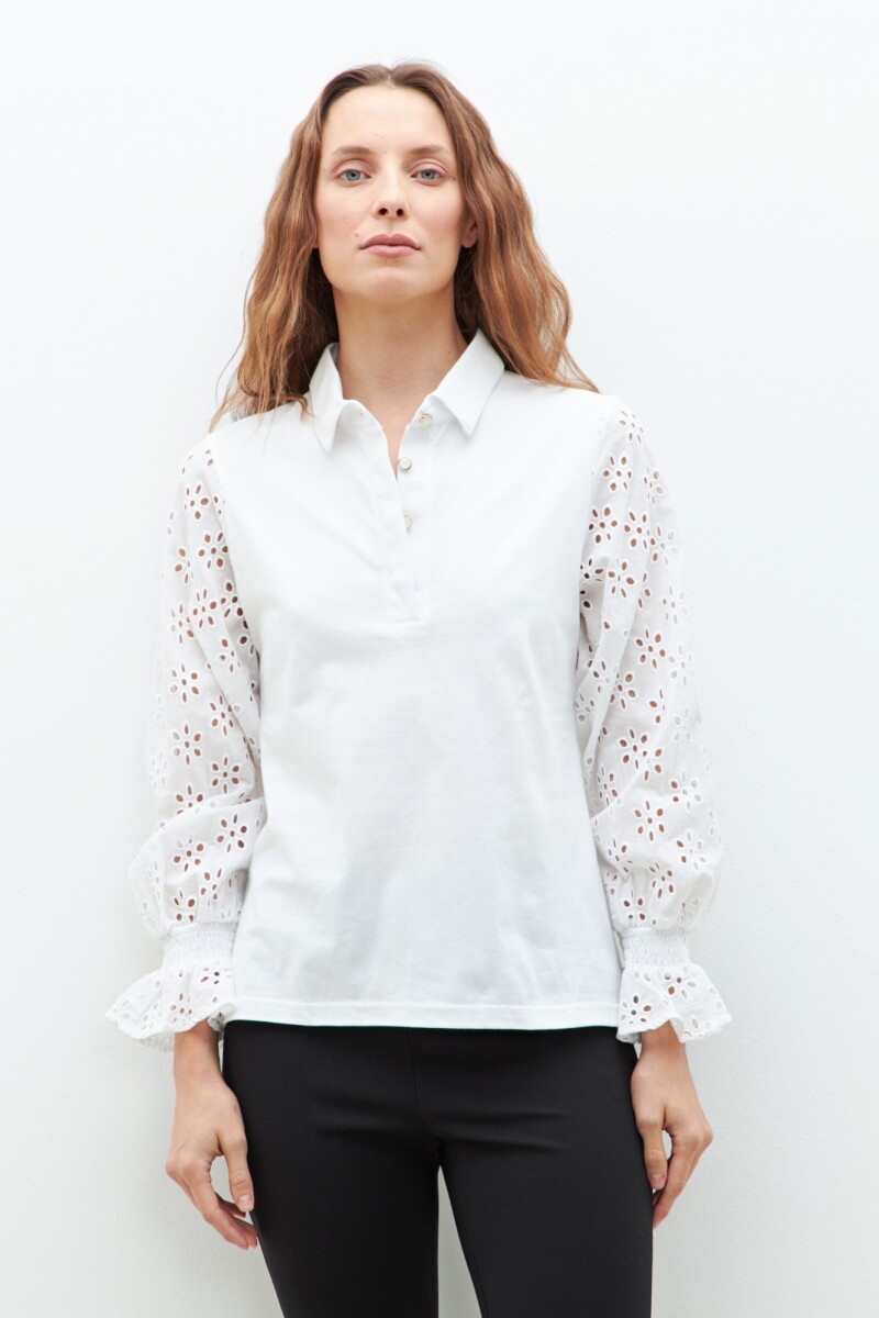 Remera con mangas de broderie blanco