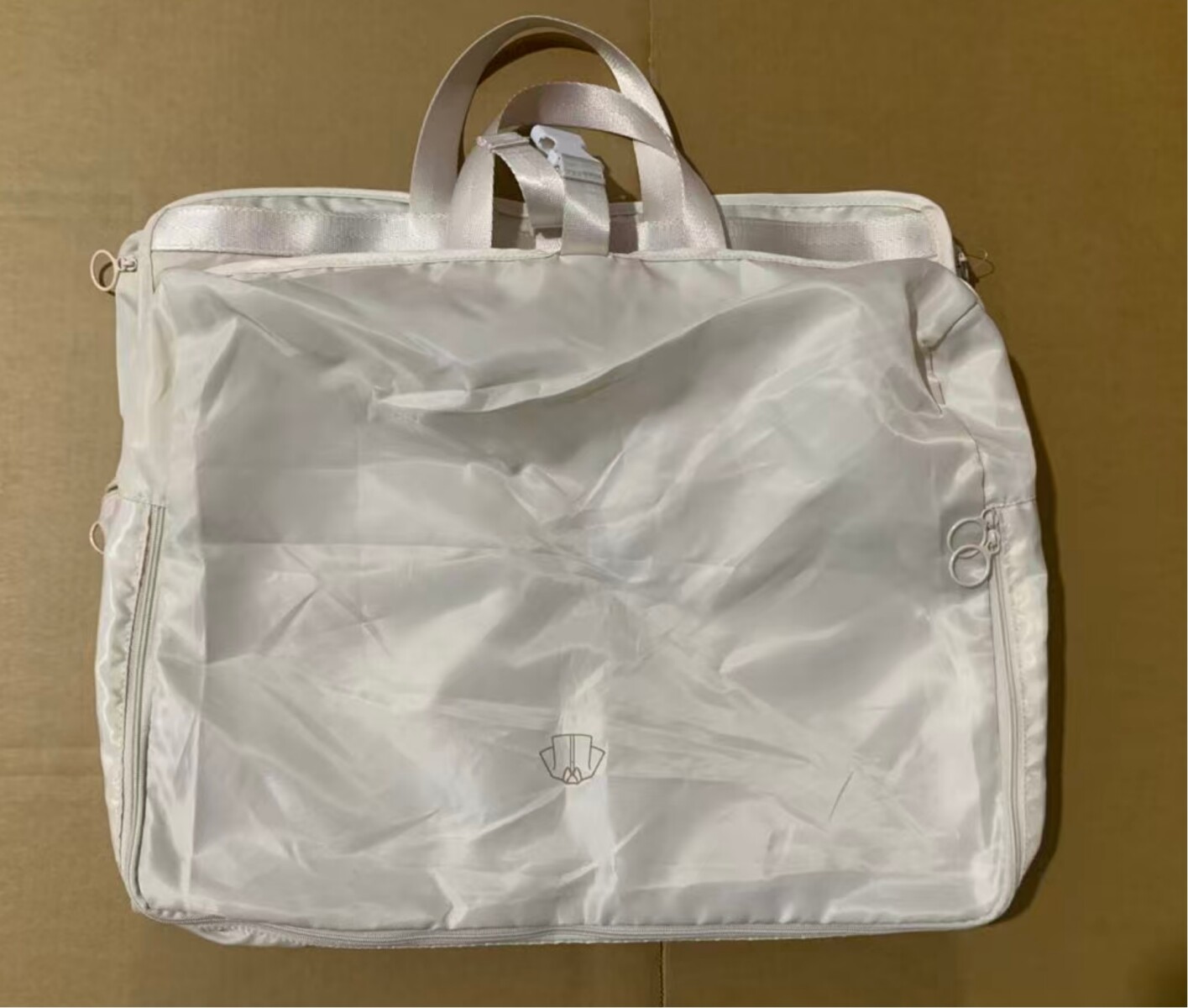 BOLSO DE VIAJE MULTIFUNCIÓN PORTÁTIL – GRIS 