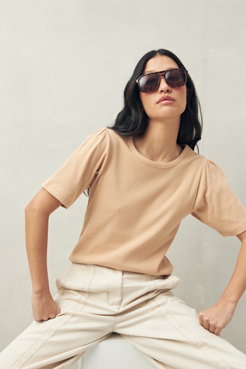 REMERA CARLO - Caramelo 