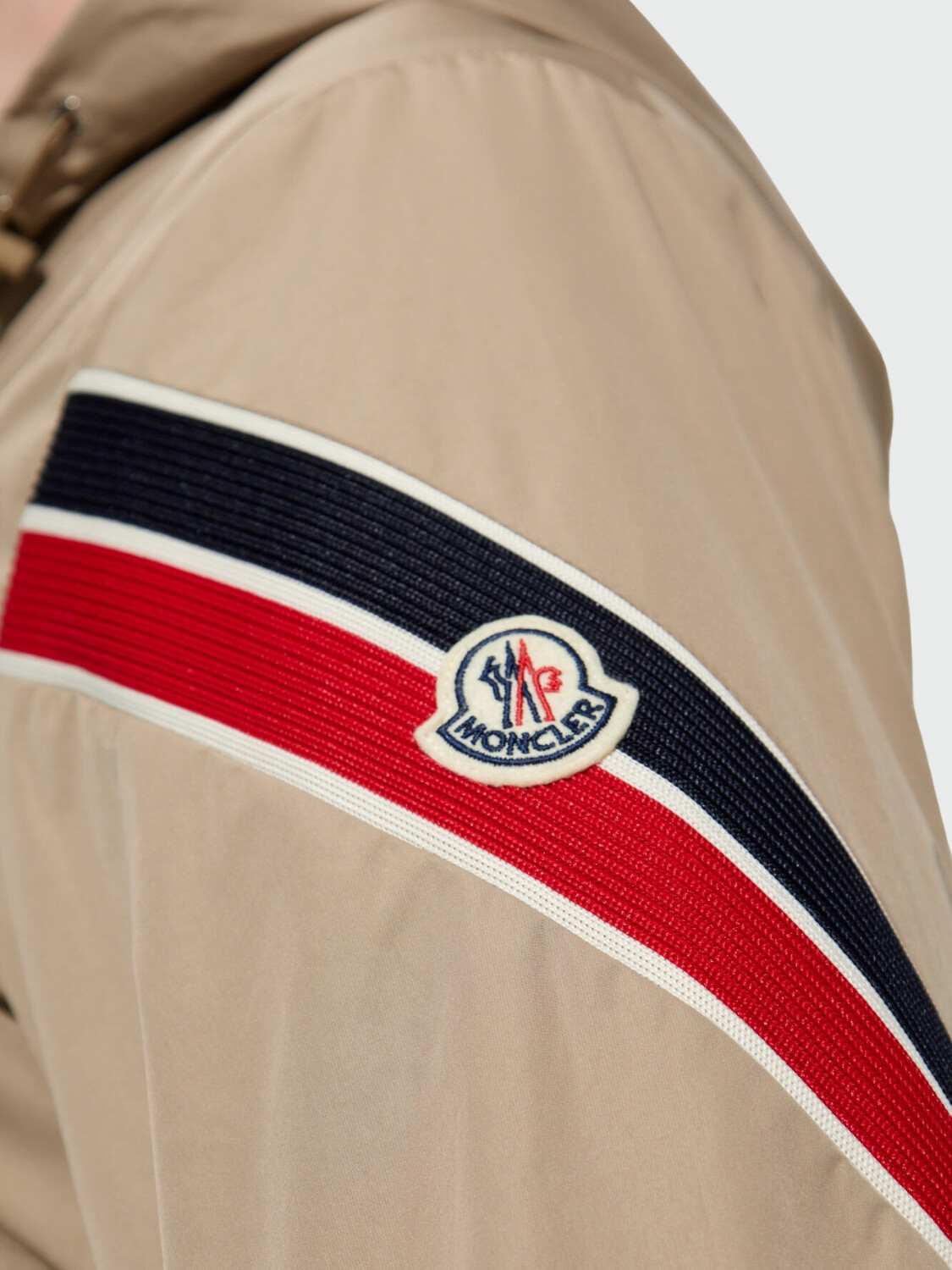 Moncler - Rompevientos con capucha, Claut Marfil
