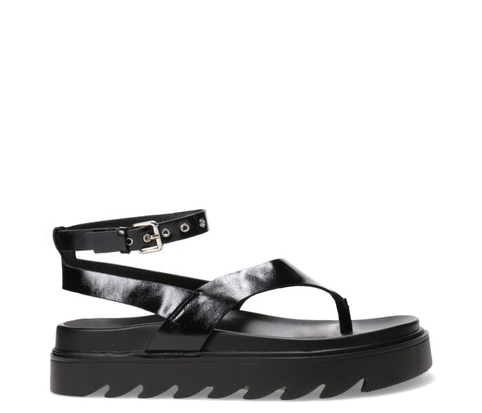 Sandalia DERBE con pulsera y hojalillos Black