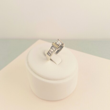Anillo de plata 925, double en oro 18 ktes y circonias. Anillo de plata 925, double en oro 18 ktes y circonias.