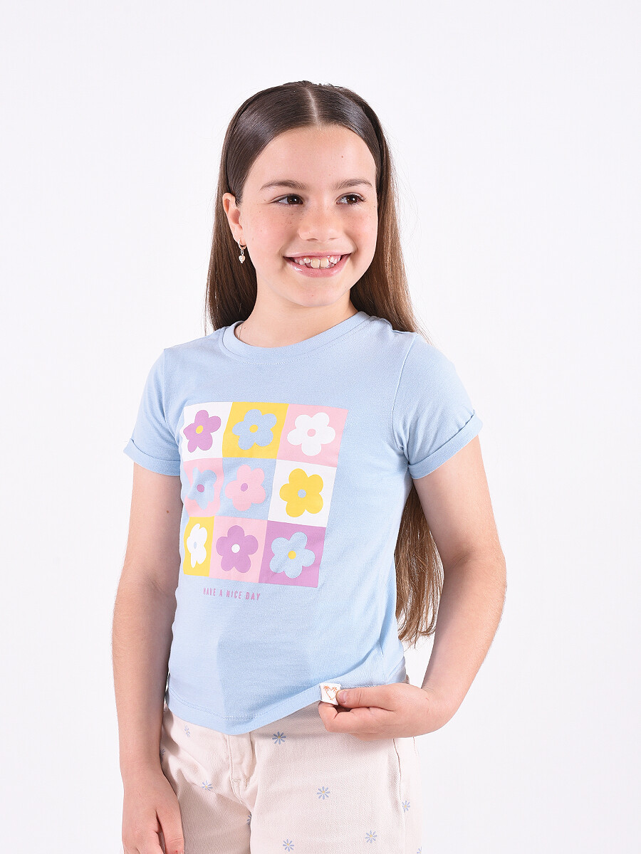 REMERA NICE DAY - CELESTE 
