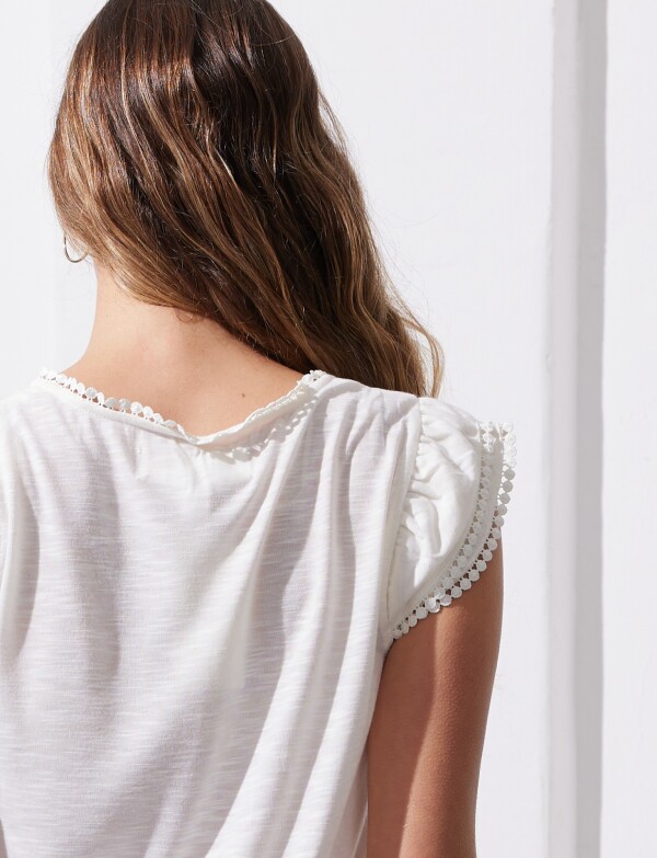 Remera Puntilla CRUDO