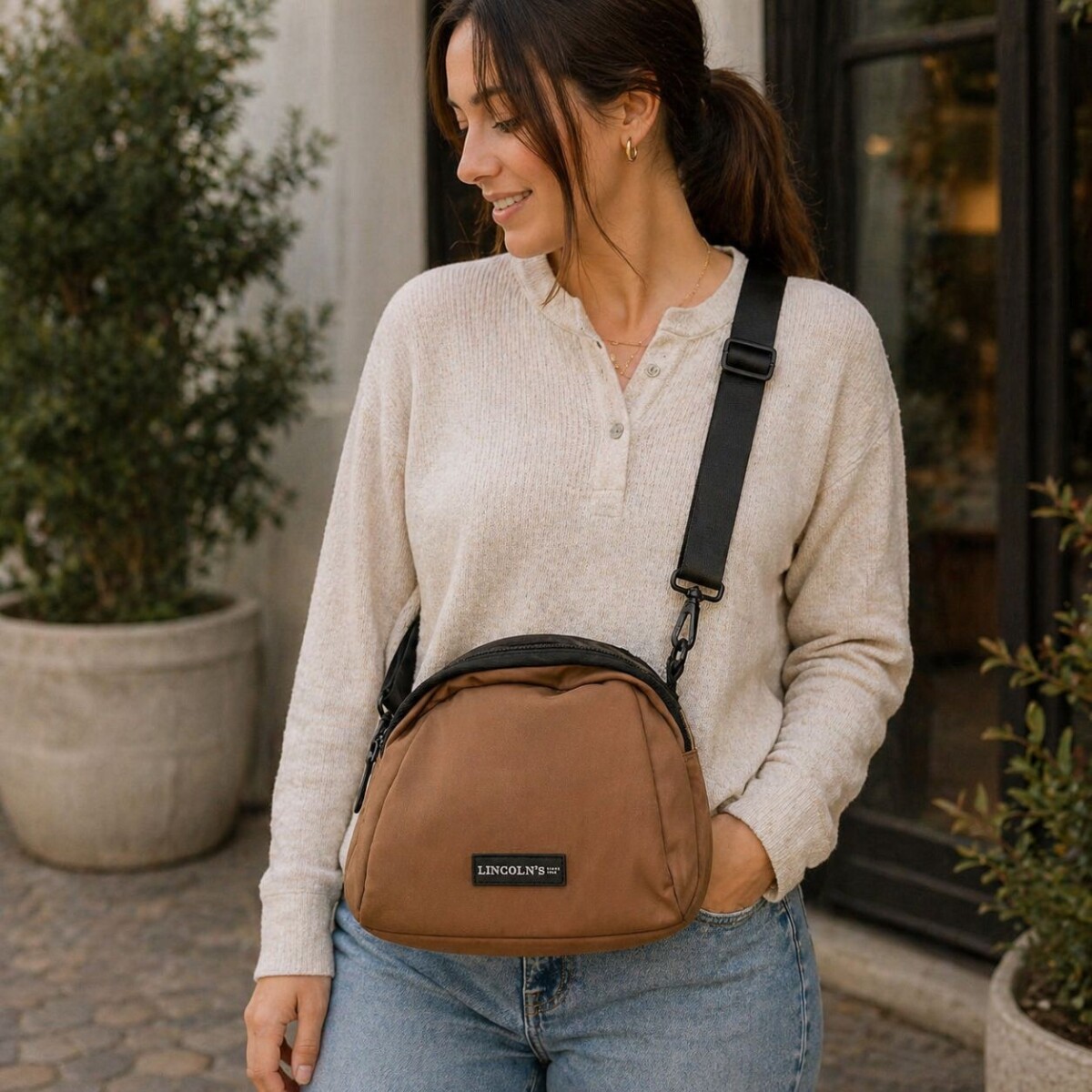 Bandolera de Dama en Tela Impermeable con Correa Ajustable - Cacao 
