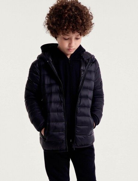 CAMPERA UNISSEX PUFFER CON CAPUCHA Y BOLSILLOS NEGRO