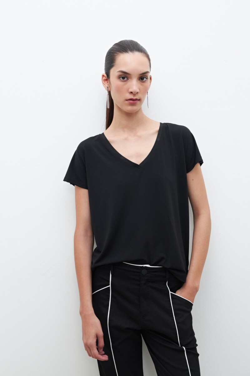 Blusa escote en V - negro 