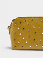 Bolso Bandolera Con Tachuelas mostaza