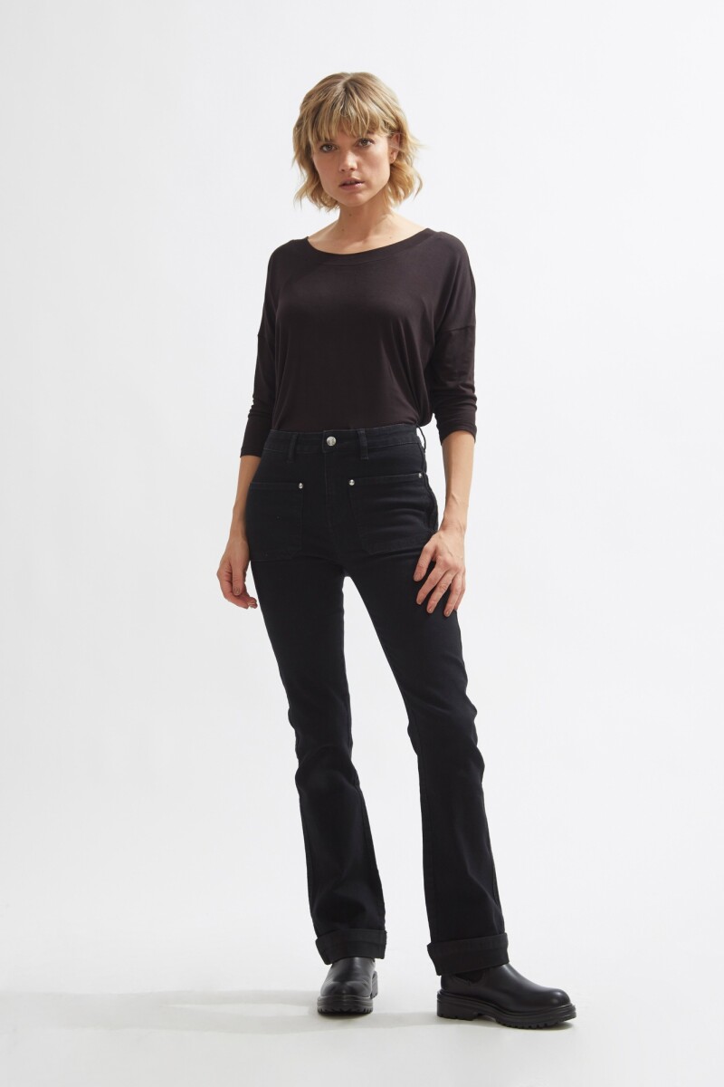 Jean bootcut con bolsillos negro